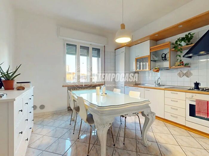 Appartamento trilocale in vendita in Via Revere, Mantova