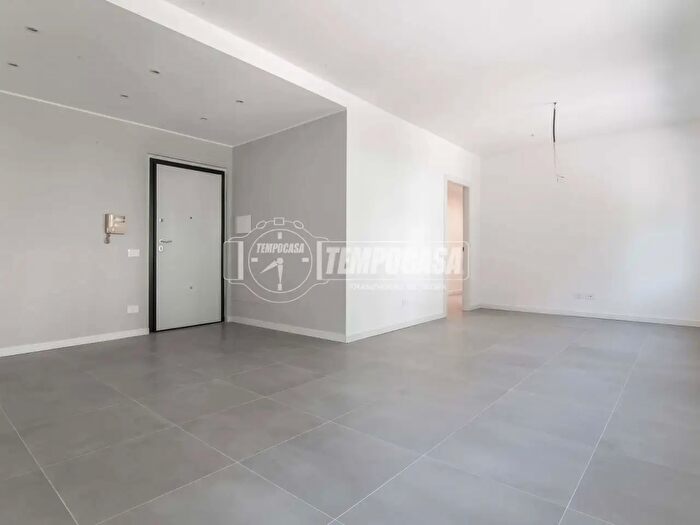 Appartamento trilocale in vendita in Largo Silo, Como