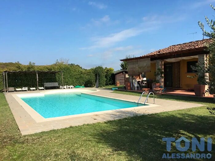 Casa con 6 locali in affitto in Empoli