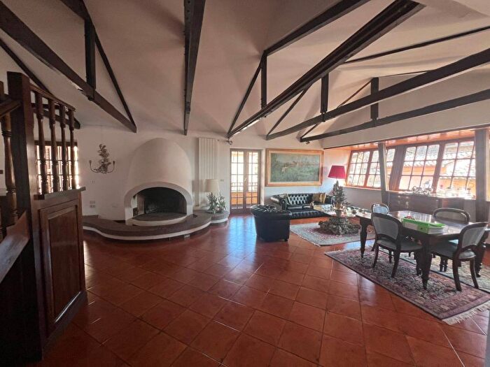 Appartamento con 6 locali in affitto in Piazza Settembre, Centro, Sacrofano