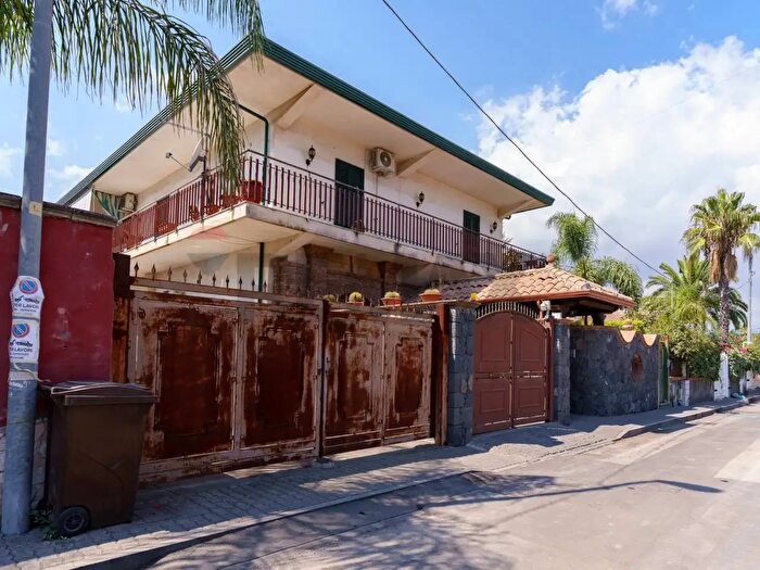 Appartamento con 5 locali in vendita in Via Bari, San Giovanni La Punta