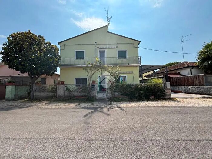 Casa con 7 locali in vendita in Via Brigata Garibaldi, Argenta