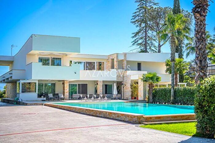 Casa con 5 locali in vendita in Roma