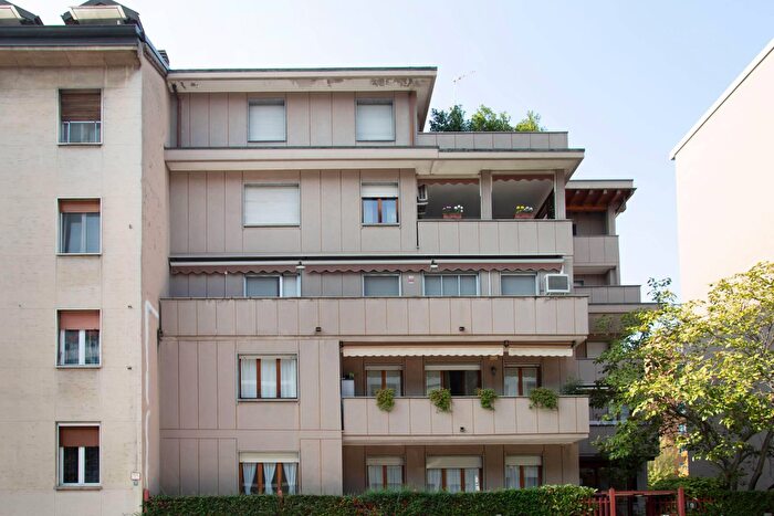 Appartamento trilocale in vendita in Via Maniago, Milano