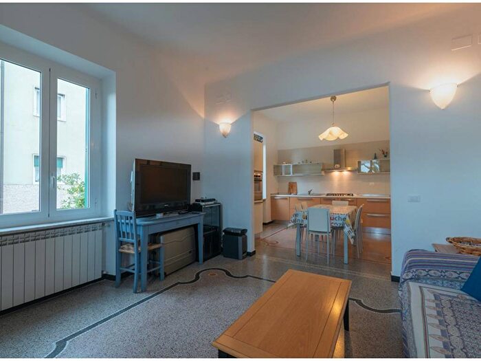 Appartamento trilocale in affitto in Via Aprile, Centro, Varazze