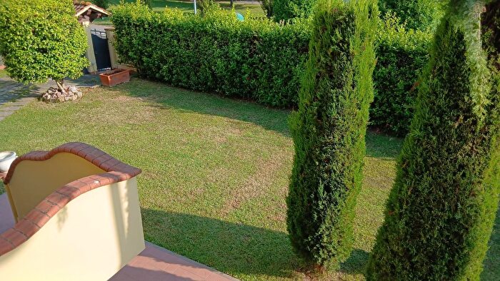 Casa con 10 locali in vendita in Vecchiano