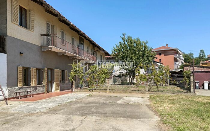 Casa con 11 locali in vendita in Via Umberto I, Trofarello
