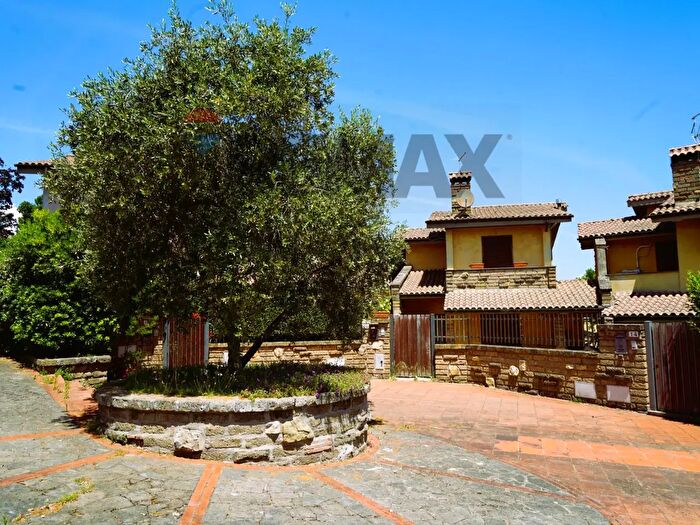 Casa quadrilocale in vendita in Sutri