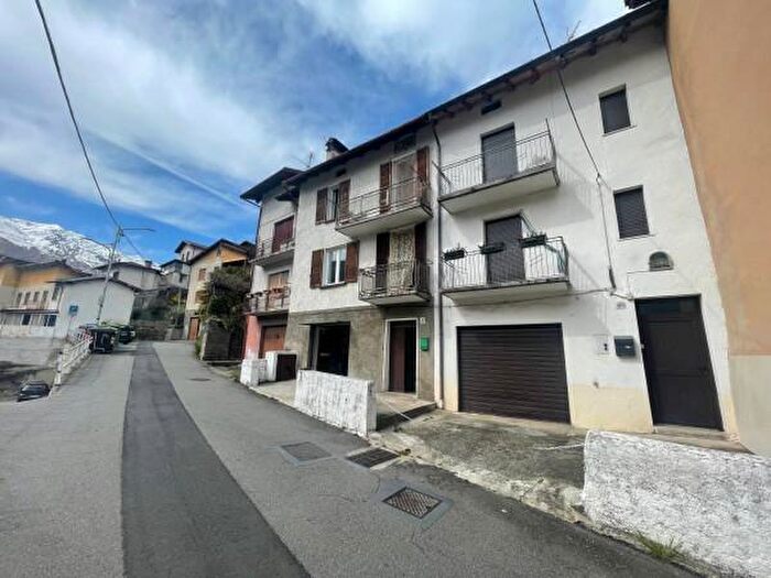 Casa trilocale in vendita in Via SantIorio, Garzeno