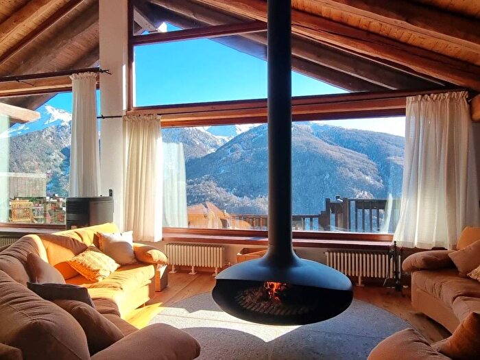 Casa con 6 locali in affitto in Frazione Allevè, Pragelato