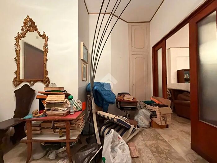 Appartamento trilocale in vendita in Via della Magliana Nuova, Roma