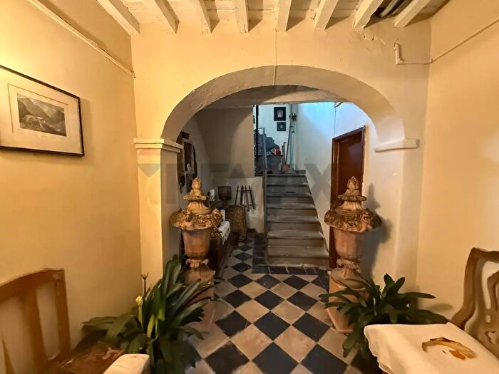 Casa con 12 locali in vendita in Coreglia Antelminelli
