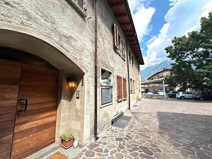 Appartamento trilocale in vendita in Via Stelvio, Sondalo