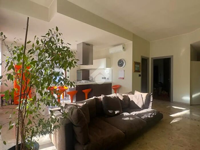 Appartamento trilocale in vendita in Via Canova, Asti