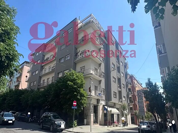 Appartamento quadrilocale in vendita in Cosenza Via Alimena, Cosenza