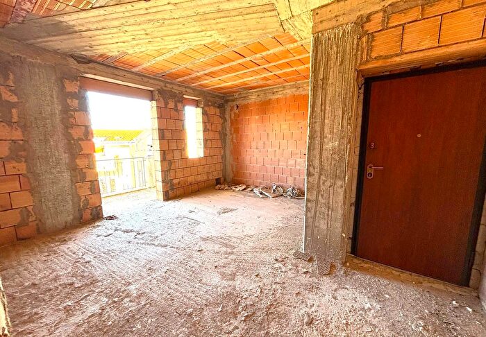 Appartamento trilocale in vendita in Via della Maddalena, Mondragone