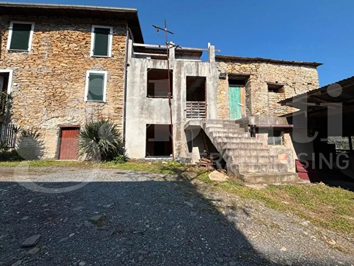Casa trilocale in vendita in Via Acquasanta, Dolcedo