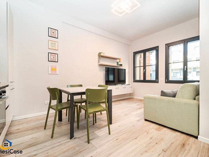 Appartamento trilocale in affitto in Via Asiago, Ponte Nuovo, Milano