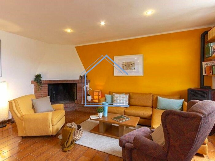 Casa con 5 locali in vendita in Camaiore