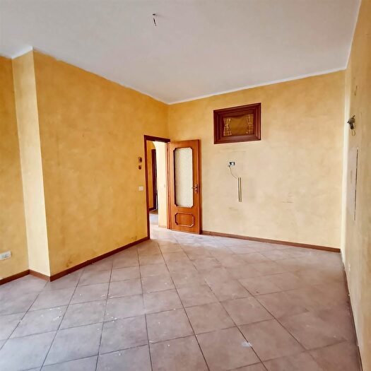 Appartamento trilocale in vendita in Via Cave Villarà, Catania