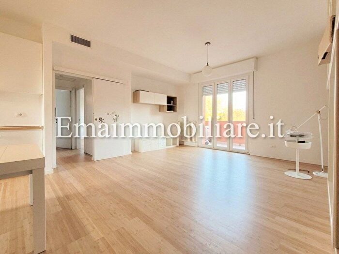 Appartamento trilocale in affitto in Via Valsesia, Bisceglie, Milano