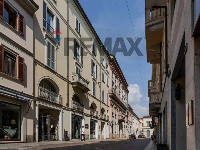 Appartamento quadrilocale in vendita in Via Giovani Merula, Vigevano