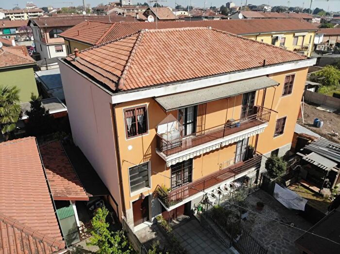 Appartamento quadrilocale in vendita in Via Cimarosa, Bareggio