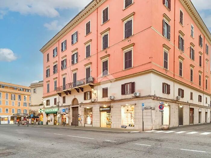 Appartamento trilocale in vendita in Largo Cavour, Civitavecchia