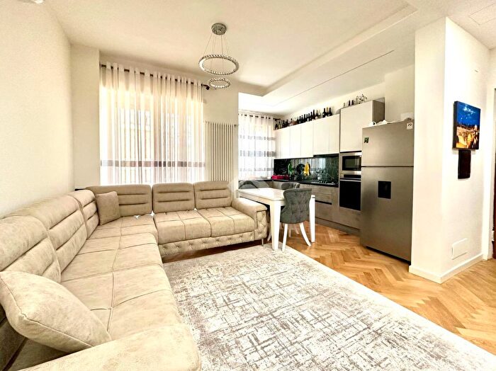 Appartamento trilocale in vendita in PZa Risorgimento, Torino