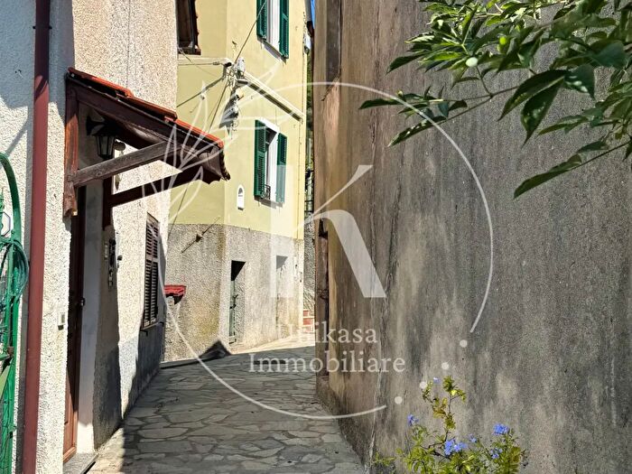 Casa trilocale in vendita in Via Priocco, Savona