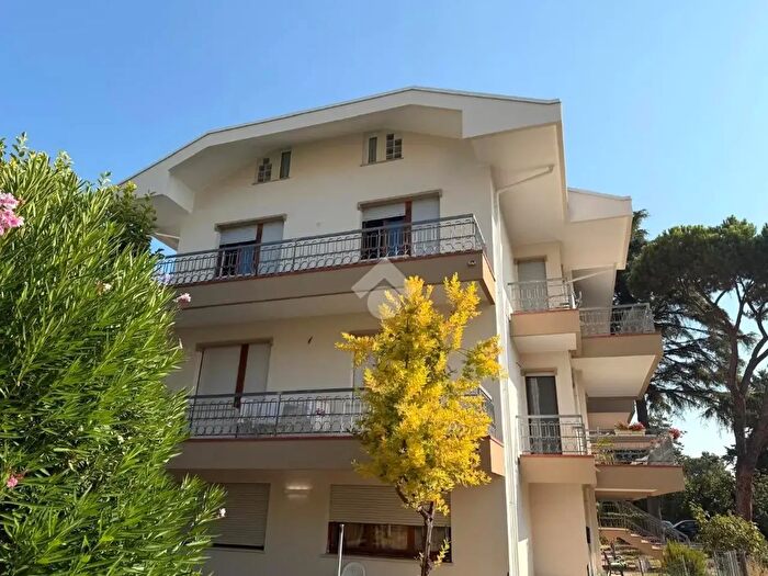 Appartamento quadrilocale in vendita in Viale Santorre di Santarosa, Riccione