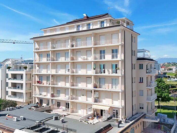 Appartamento trilocale in vendita in Via Gaetano Donizetti, San Benedetto Del Tronto