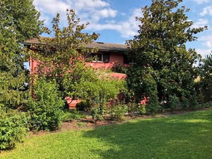 Casa con 6 locali in vendita in Strada Strognano, Langhirano