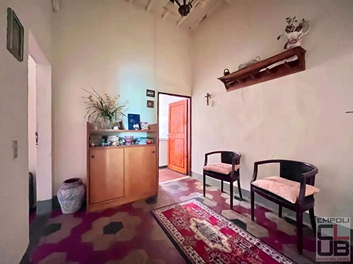 Casa con 6 locali in vendita in Capraia E Limite