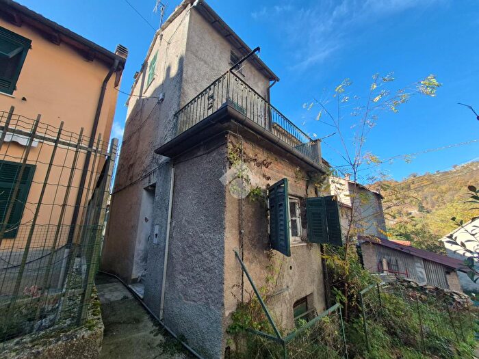 Casa trilocale in vendita in Località Carpi Sup, Montoggio