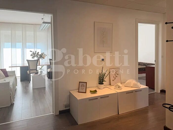 Appartamento quadrilocale in vendita in Viale Trento, Pordenone