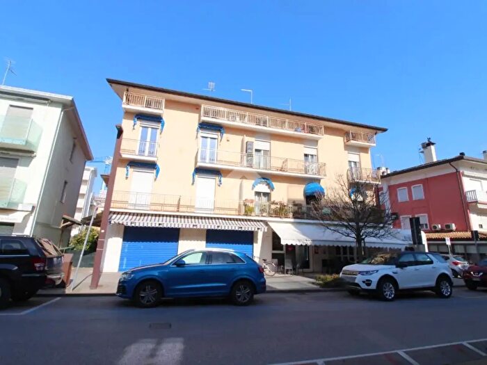 Appartamento trilocale in vendita in Viale Santa Margherita, Caorle