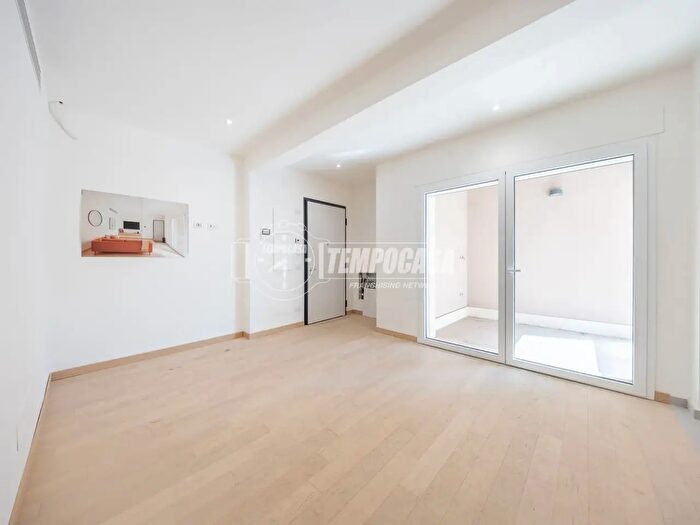 Appartamento trilocale in vendita in Via di San Tommaso d'Aquino, Roma