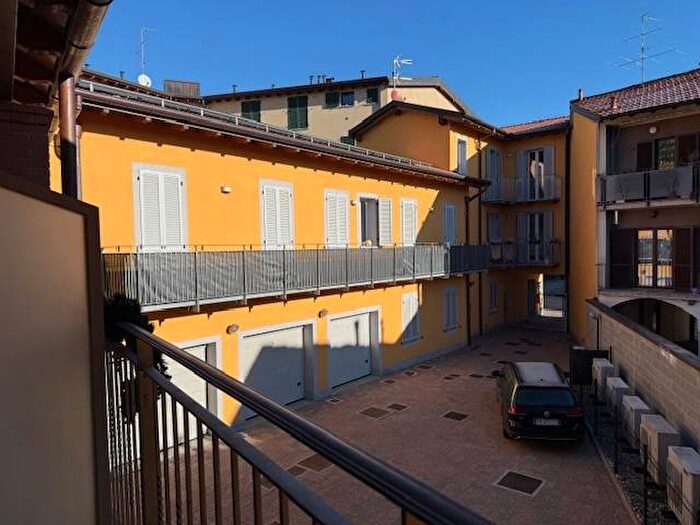 Appartamento trilocale in affitto in Via Giuseppe Mazzini, Centro, Olgiate Comasco
