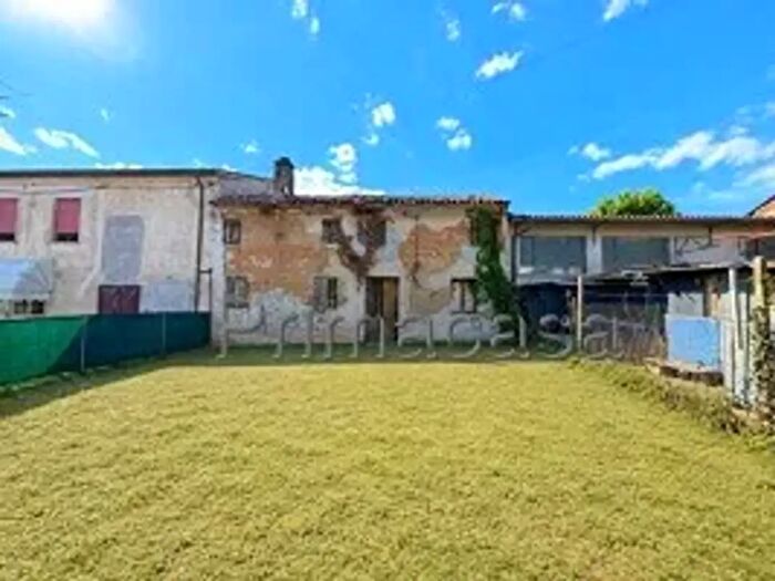 Casa con 7 locali in vendita in Via Galileo Ferraris, Cerea