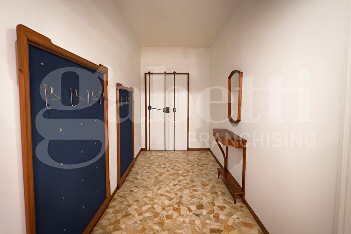 Appartamento con 5 locali in vendita in Via dei Mille, Bologna