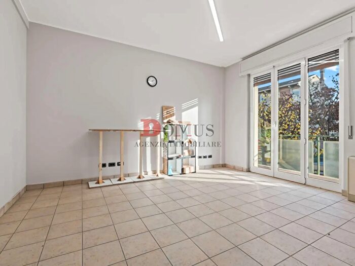 Appartamento trilocale in vendita in Viale Divisione Acqui, Mantova