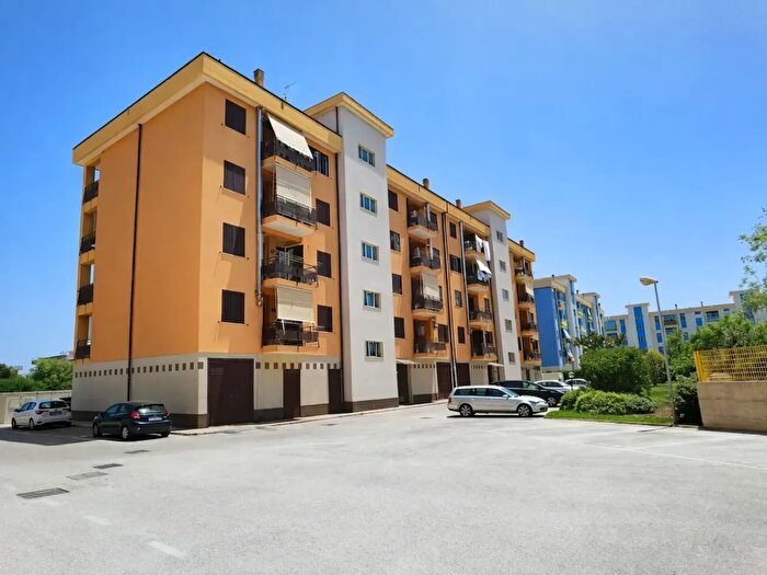 Appartamento con 5 locali in vendita in Via Monsignor Salvatore Gozzo, Siracusa