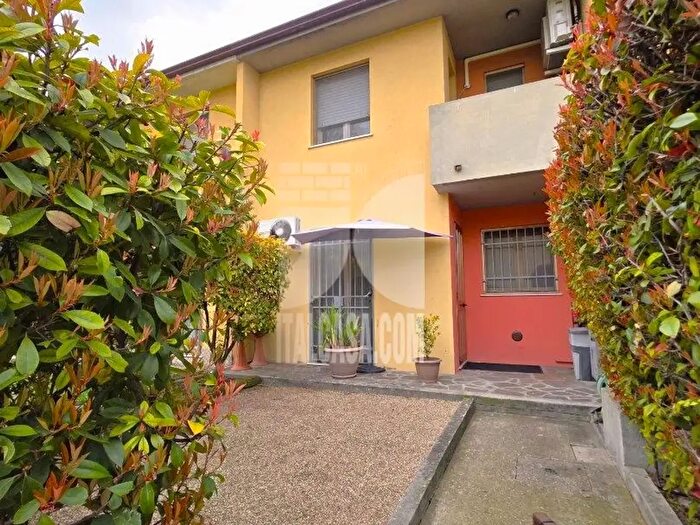 Casa con 5 locali in vendita in Via Costa, Borgo Virgilio