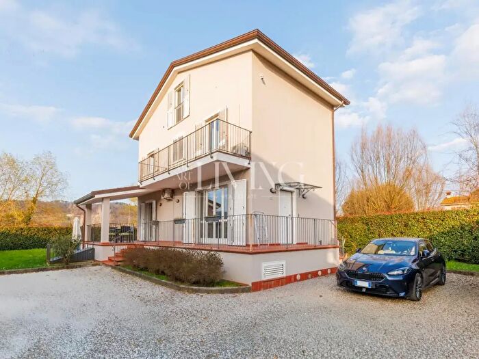 Casa con 8 locali in vendita in Arzanese, Lucca