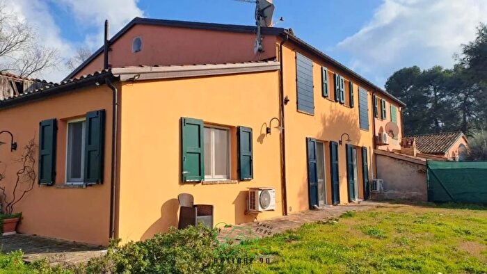 Casa con 5 locali in vendita in Via TurloMombaroccio, Mombaroccio