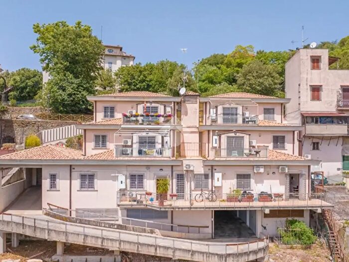 Appartamento trilocale in vendita in Via Borgo San Rocco, Ariccia