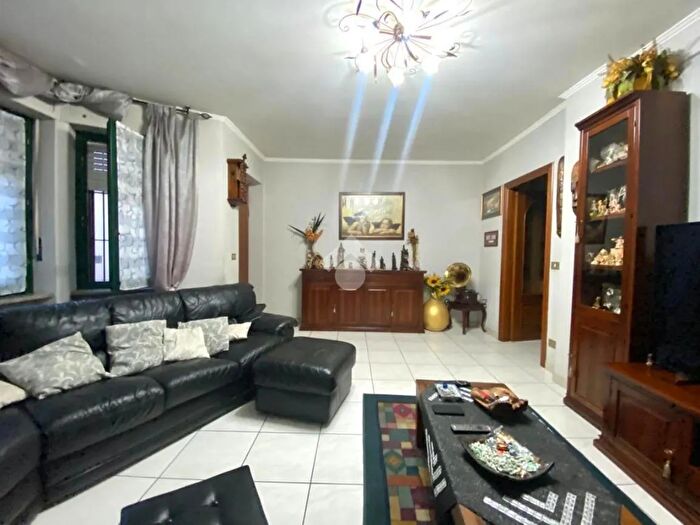 Casa con 5 locali in vendita in Via Buniva, None