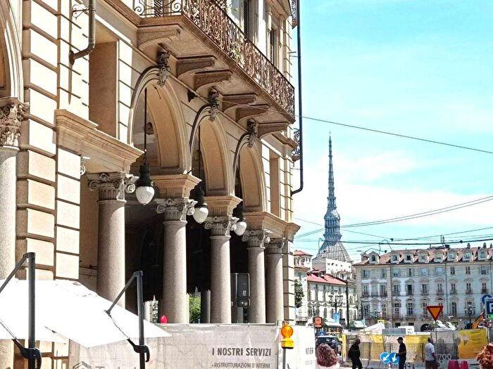 Appartamento bilocale in affitto in Via Giuseppe Barbaroux, Giardini Reali, Torino