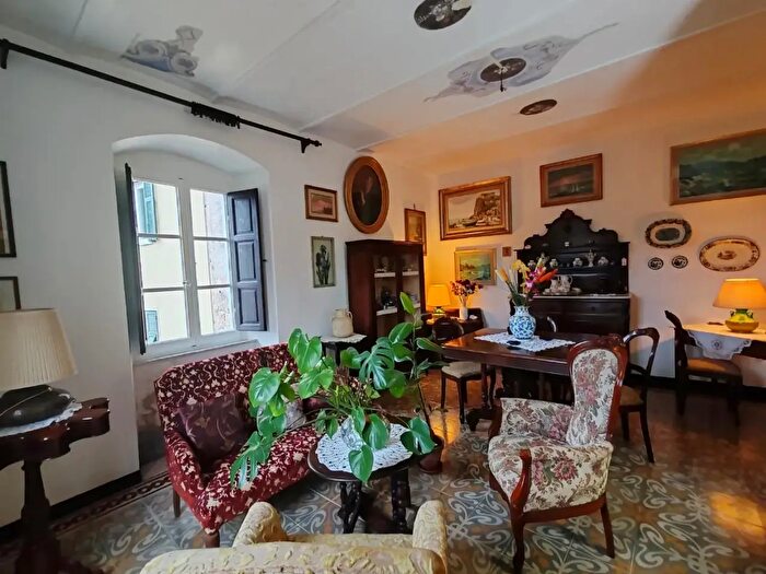 Appartamento quadrilocale in vendita in Carrara